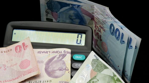 أردوغان يعبر عن تفاؤله في استقرار الليرة التركية قريباً 