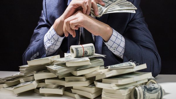  8 أشياء لا ينفق الأثرياء أموالهم عليها!