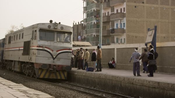 يقتطع نحو 800 ألف جنيه سنوياً من أموال العاملين لصالح صندوق الخدمات الاجتماعية للموظفين وأسرهم، وهو ما يمنحهم حق استقلال جميع القطارات بالمجان أو بربع الأجرة