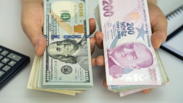اقتصاد تركيا يعيش صدمات متتالية مصدرها أزمة ثلاثية
