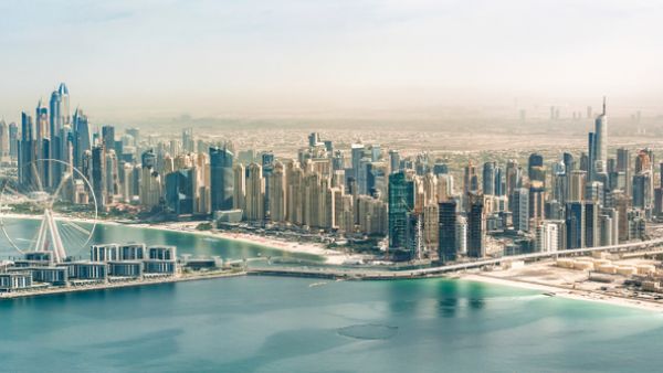 الإمارات تسمح للمستثمرين بالتملك الكامل للشركات