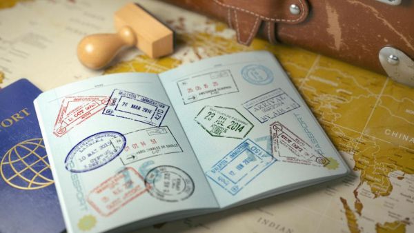الاتفاقيات تأتي في إطار قرار مجلس الوزراء الخاص بتنظيم تصاريح الإقامة للمستثمرين ورواد الأعمال وأصحاب المواهب التخصصية