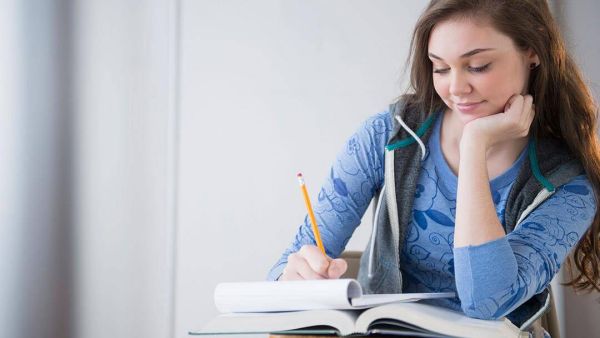أجمل ما ورد من عبارات تشجيعية للطالبات