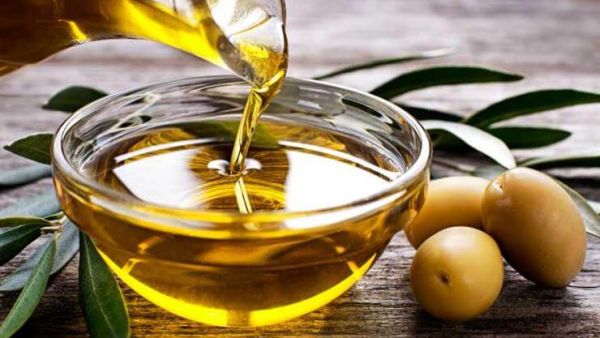 تفسير رؤية زيت الزيتون في المنام للعزباء وللمتزوجة