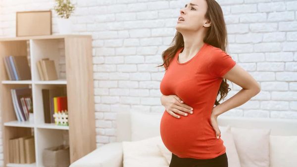 متى ينزل الجنين إذا مافي نبض؟