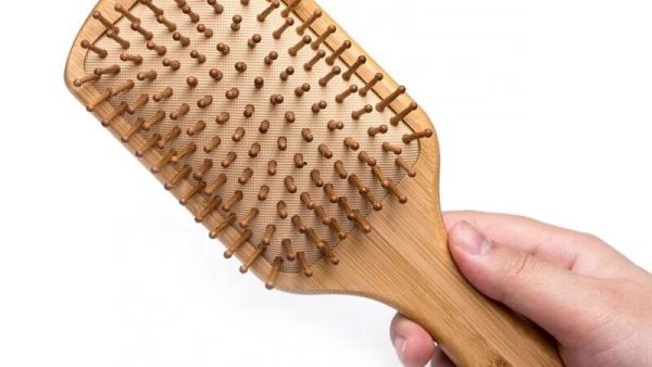 تفسير رؤية مشط الشعر في المنام للعزباء وللمتزوجة