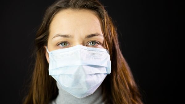 يجب عليك طلب المساعدة الطبية إذا تفاقمت أعراضك أو استمرت لفترة أطول من سبعة أيام يجب عليك طلب المساعدة الطبية إذا تفاقمت أعراضك أو استمرت لفترة أطول من سبعة أيام