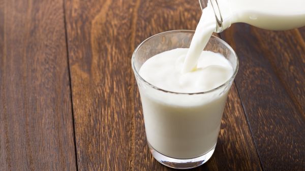  شرب الحليب قد يسبب مرضًا خطيرًا لدى السيدات