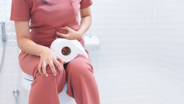 من أعراض الإمساك المزمن عدم الراحة عند الذهاب إلى الحمام