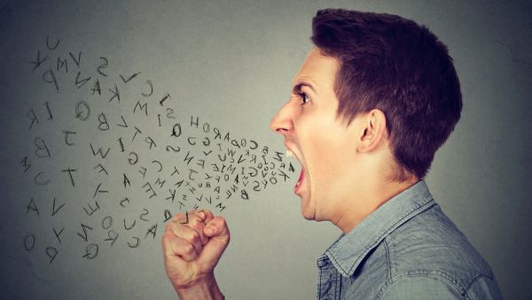تشمل الفوائد الصحية لإطلاق الشتائم زيادة تدفق الدورة الدموية
