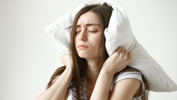 يتسبب نقص النوم في أعراض مثل ارتفاع معدل ضربات القلب وضغط الدم والإجهاد