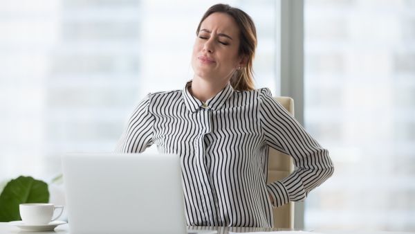 مع تقدم في السن، يصبح الديسك جافاً و أقل مرونة