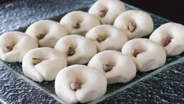 الغريبة
