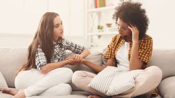 برج السرطان لديك رغبة برعاية الآخرين فأنت معالج اجتماعي رائع