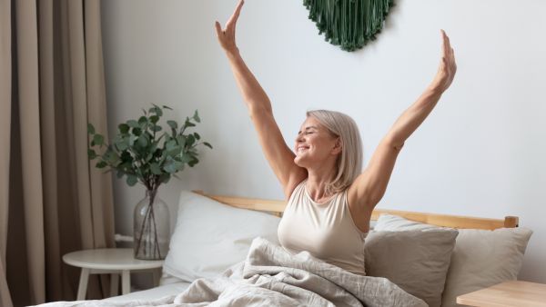 بعد سن الـ 65 عامًا، ينخفض متوسط ساعات النوم من  9 ساعات إلى 7 أو 8 ساعات