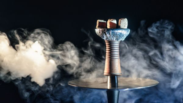 حفنة من السكر كفيلة بامتصاص 82 % من السموم الناتجة من احتراق المواد الموجودة في الأرجيلة 