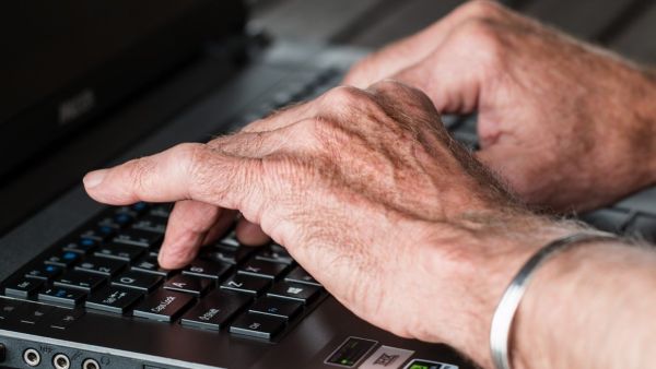 يعد التهاب المفاصل الروماتيزمي من الحالات التي تتسبب بآلام شديدة