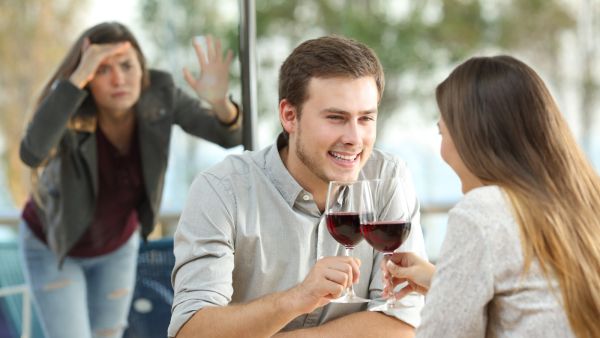 الرجال الذين لديهم مستويات أعلى من هرمون التستوستيرون يكون لديهم سلوكيات خيانة أكبر الرجال الذين لديهم مستويات أعلى من هرمون التستوستيرون يكون لديهم سلوكيات خيانة أكبر