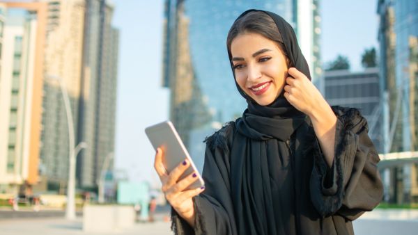رسائل وعبارات عن يوم المرأة الإماراتية 2021