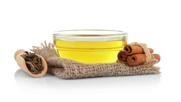 زيت القرفة علاج مثالي للأشخاص الذين يعانون من مرض السكري