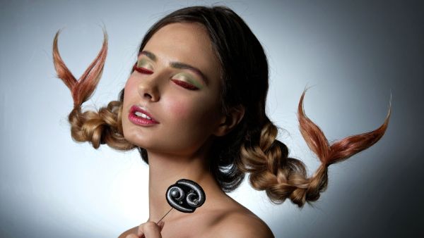 تعد امرأة السرطان من السيدات التي تحتاج إلى الاهتمام والرعاية بشكل كبير مثل الأطفال