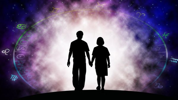 يحبّ رجل برج الجوزاء أن يصرّح دوماً لمحبوبته عمّا يجول في خاطره