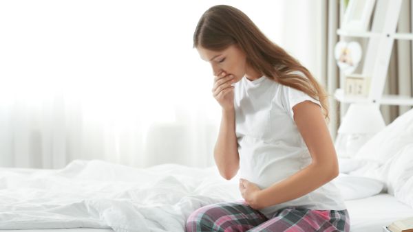 المواد الكيميائية الناتجة عن ممارسة رياضة المشي تكافح الغثيان أثناء الحمل