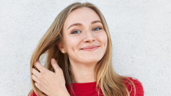 تسعى بعض النساء إلى الحصول على غمازة الذقن بعميات جراحية تسعى بعض النساء إلى الحصول على غمازة الذقن بعميات جراحية