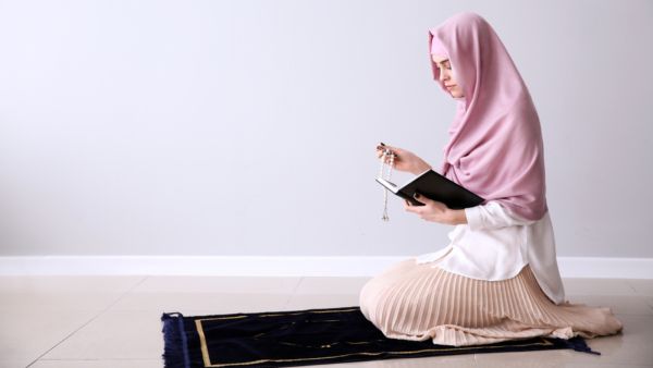يجلب القيام الرزق لصاحبه من الأموال والبنين