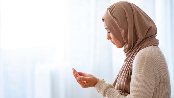 من علامات ليلة القد أن تكون السماء صافية منيرة 