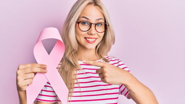 أعراض سرطان الثدي عند الفتيات المراهقات