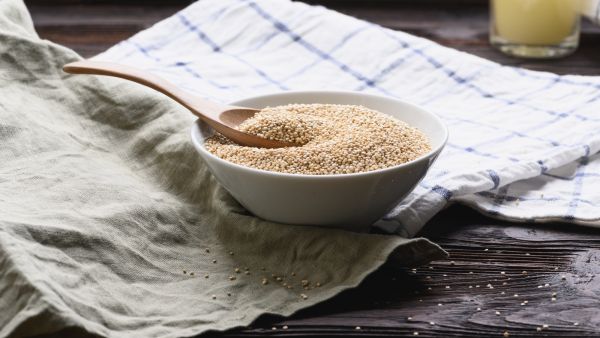 تحتوي الكينوا على كمية من الألياف أكبر من ضعف الموجودة في الحبوب الأخرى