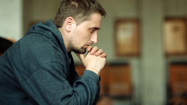 لقب عانس أًصبح لا يلتصق بالفتيات فقط بل للرجال نصيبًا منه
