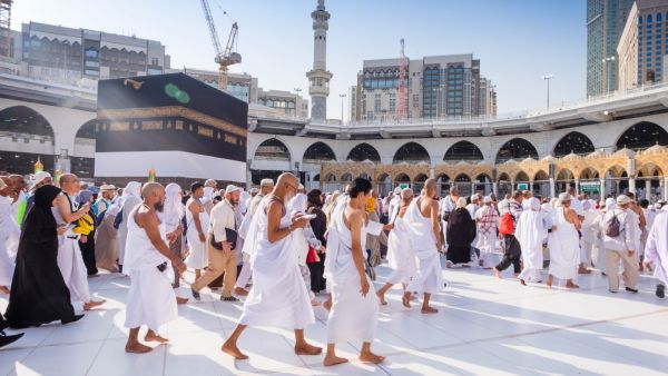 يجب استخدام المناديل عند السعال أو العطس والتخلص منه في سلة النفايات
