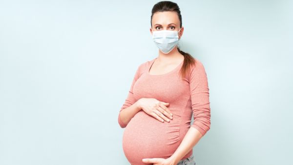 يجب عليك إخبار طبيبك فورًا في حال إصابتك بالحمى أثناء الحمل