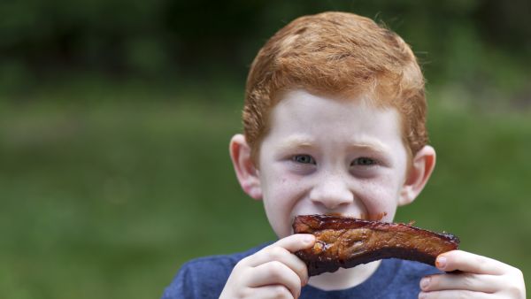 تعتبر اللحوم من الأطعمة الغنية بالبروتين