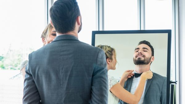 قد ترغب في شراء بدلة رسمية إذا كان حفل زفافك بحدث مسائي