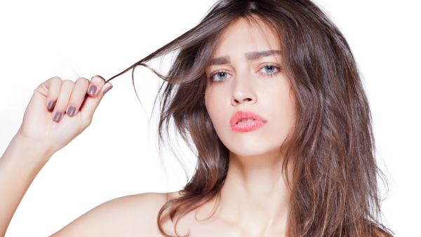 الزيت الساخن هو واحد من أفضل العلاجات المنزلية للشعر الجاف