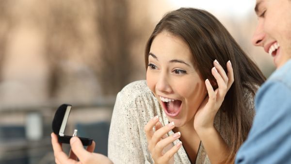 إذا تحدث شريكك عن والديه وزواجهم الناجح فإن هذا الشخص يقدر أيضًا الحياة الزوجية