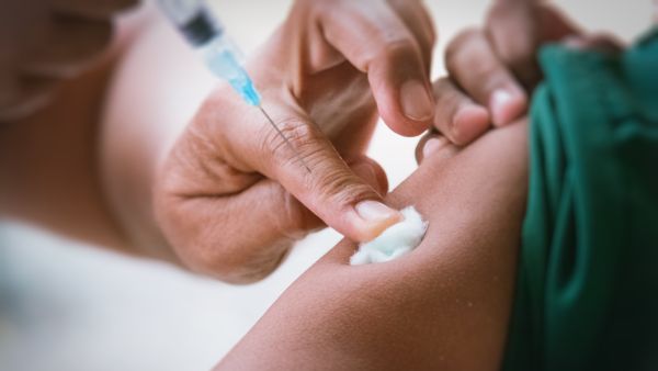 يسبب التيفود أيضًا تضخم في الكبد والطحال، مما يؤثر على الشهية والهضم