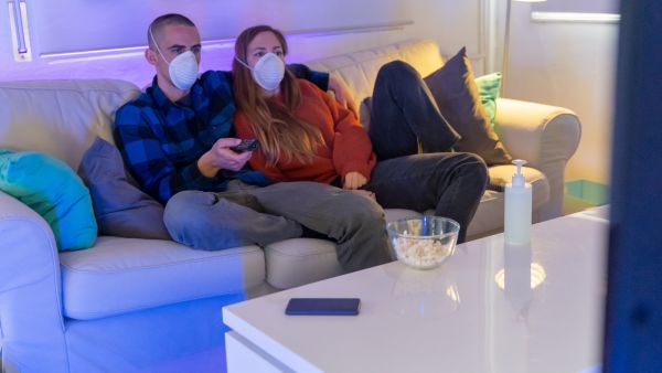 نظرًا لأن الزوجين يقضيان وقتهما كله في المنزل فلا مانع من إنجاز المهام المطلوبة