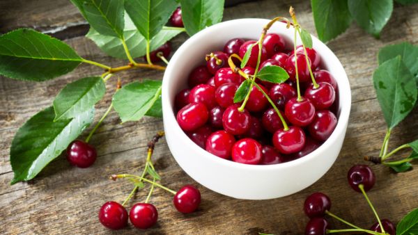 الكرز الأحمر يقلل خطر الإصابة بأمراض القلب والأوعية الدموية