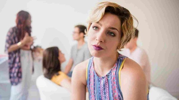 نحن نجد السعادة في أنواع مختلفة من التفاعلات