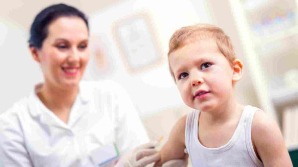 من أعراض الإصابة بالسعال الديكي سيلان واحتقان في الأنف