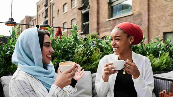 تتميز صاحبة برج السرطان بعاطفيتها وقلبها الطيب وشخصيتها المحببة