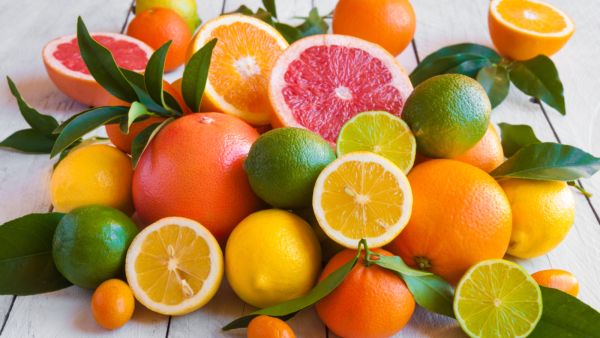 يمكن أن تسبب الفواكه الحمضية الصداع النصفي سواء تم تناولها أو شرب عصيرها