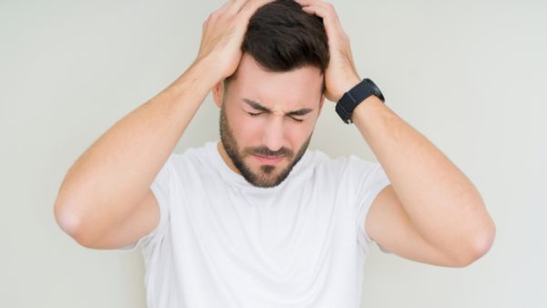 يصيب الصداع النصفي مؤخرة الرأس بظهور بعض الأعراض كالعمى المؤقت الرؤية المزدوجة
