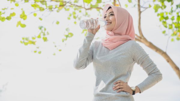 شرب 2 كأس من الماء البارد يرفع سرعة الهضم بنسبة 40% لمدة 20 دقيقة