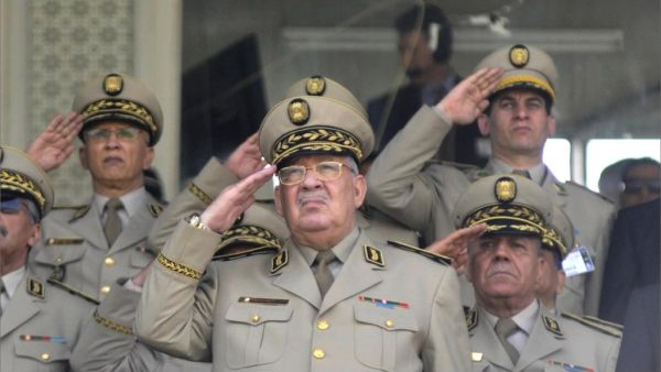 قائد أركان الجيش الجزائري الفريق أحمد قايد صالح قائد أركان الجيش الجزائري الفريق أحمد قايد صالح