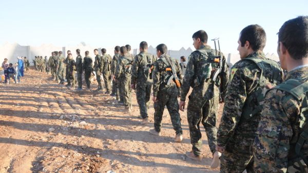 مقاتلون من "قوات سوريا الديمقراطية" (قسد)